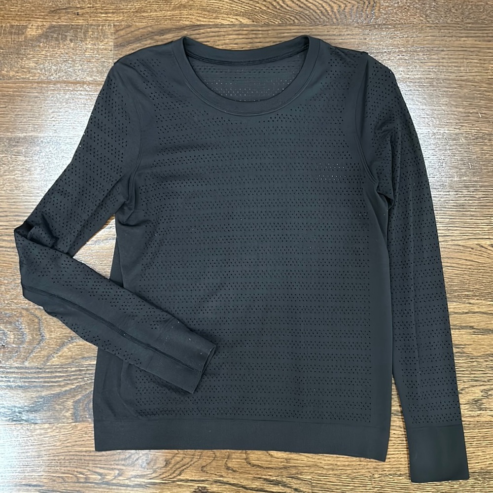 Lululemon black top